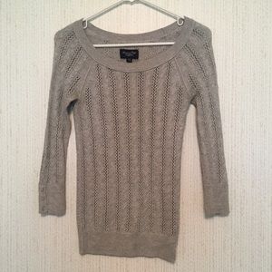 SOLD // American Eagle Grey 3/4 Sleeve Sweater